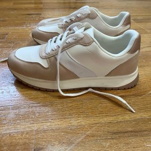 time and tru sneaker